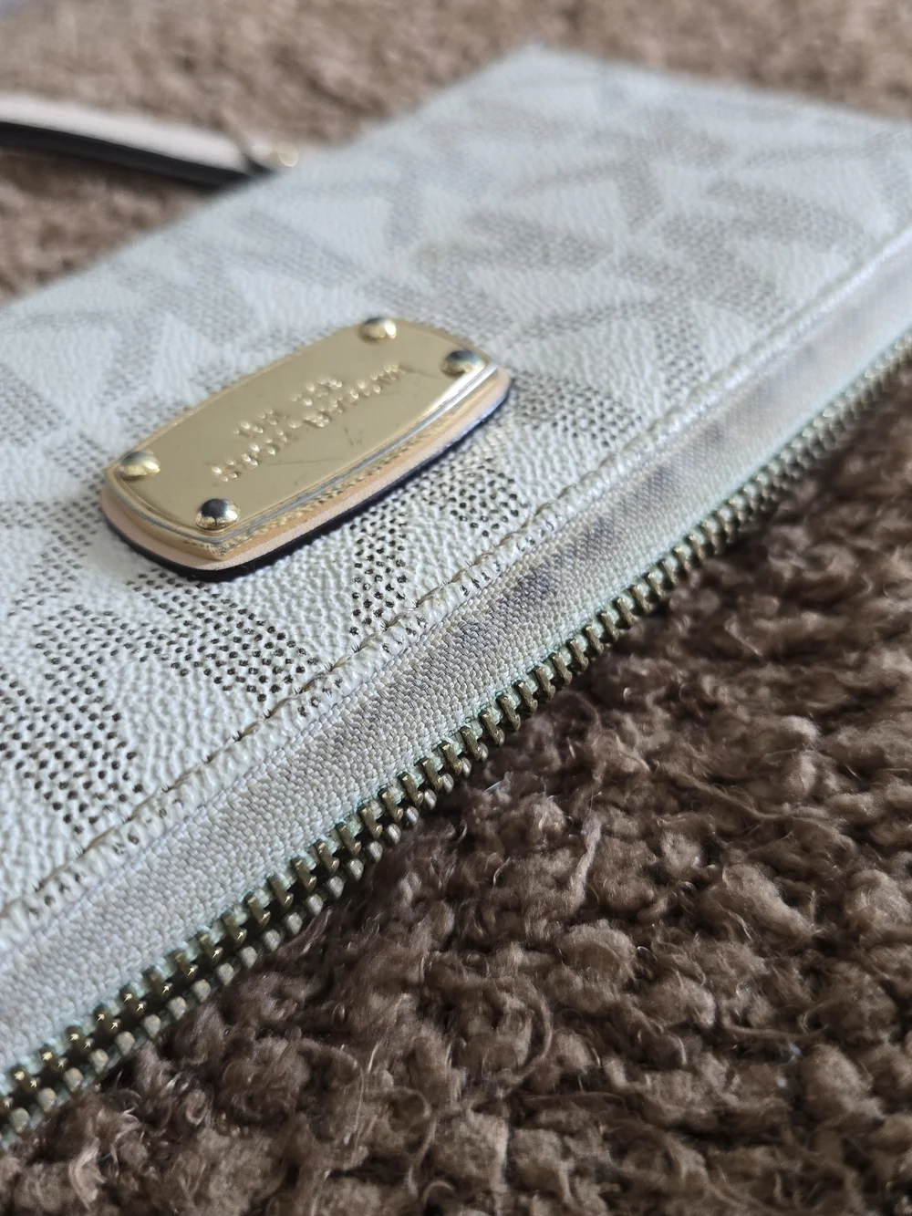 Michael Kors White Signature Wristlet Wallet